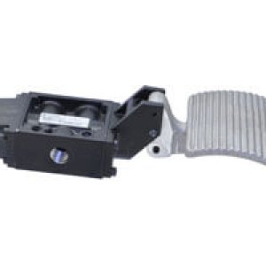 K41EA00KS6KF0 Nugget 200 Series 3/2 NC foot pedal/spring actuated 3/8" NPT ported valve