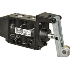 K41EA00KS1KR4 Nugget 200 Series 3/2 NC vertical lever roller/spring actuated 3/8" NPT ported valve